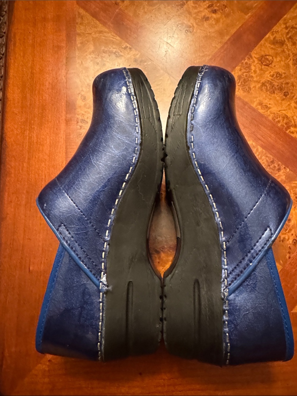 Women 8.5 blue crocks - Picture 2 of 4